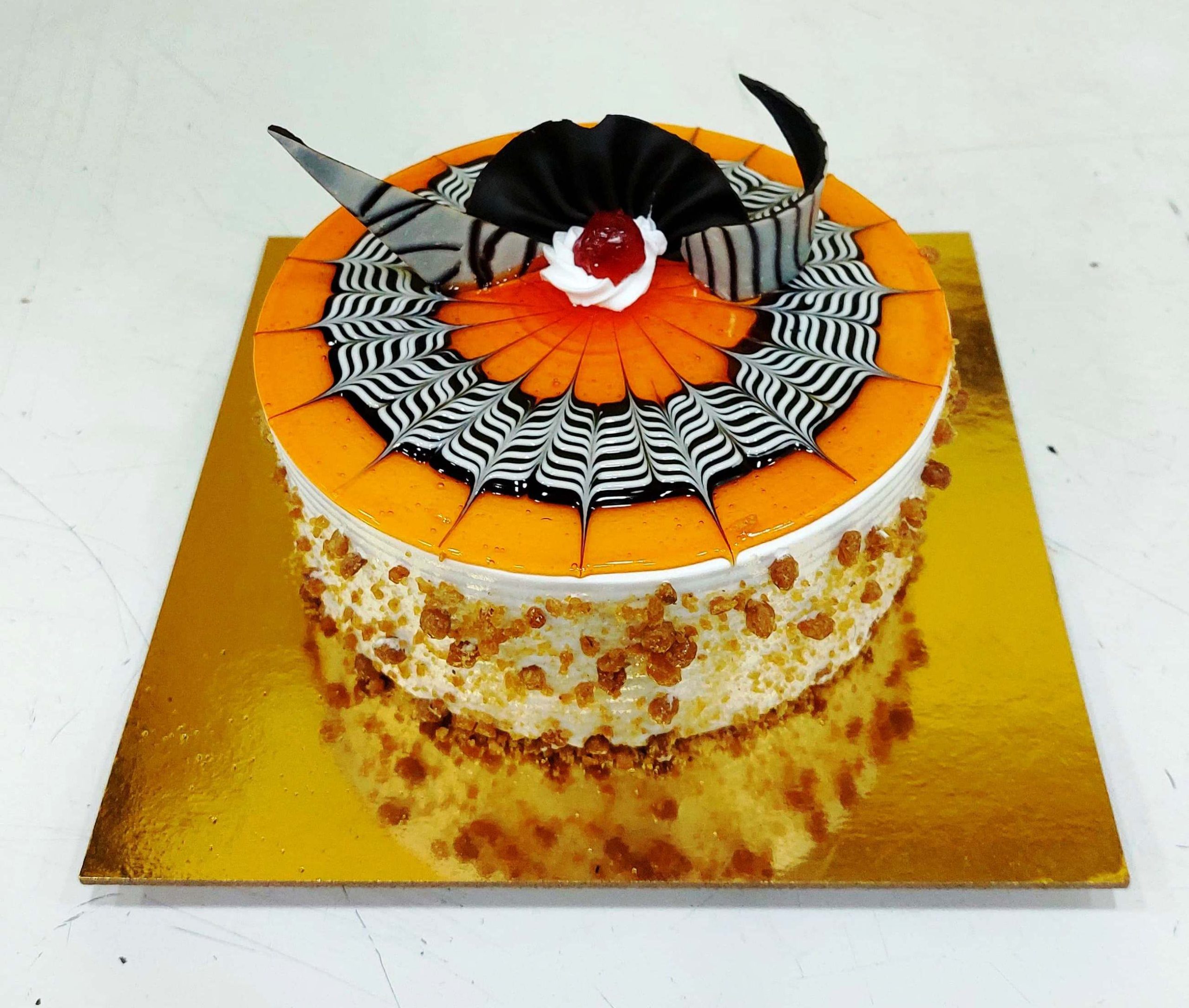 Eggless Butterscotch Layered Cake - Bake with Shivesh | Opskrift
