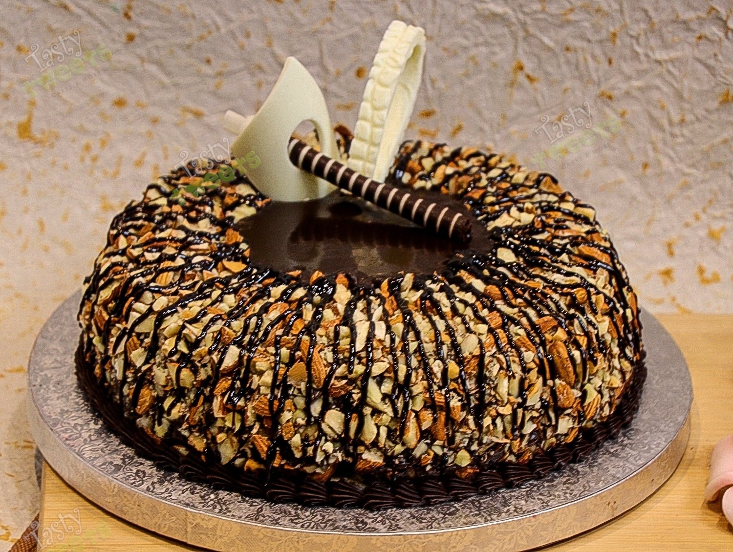 EGGLESS Almond Forest Truffle Cake (1Kg) 1 EGGLESS Almond Forest Truffle Cake (1Kg)