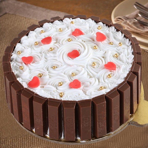 Eggless Kitkat Beauty Cake 1 Eggless Kitkat Beauty Cake