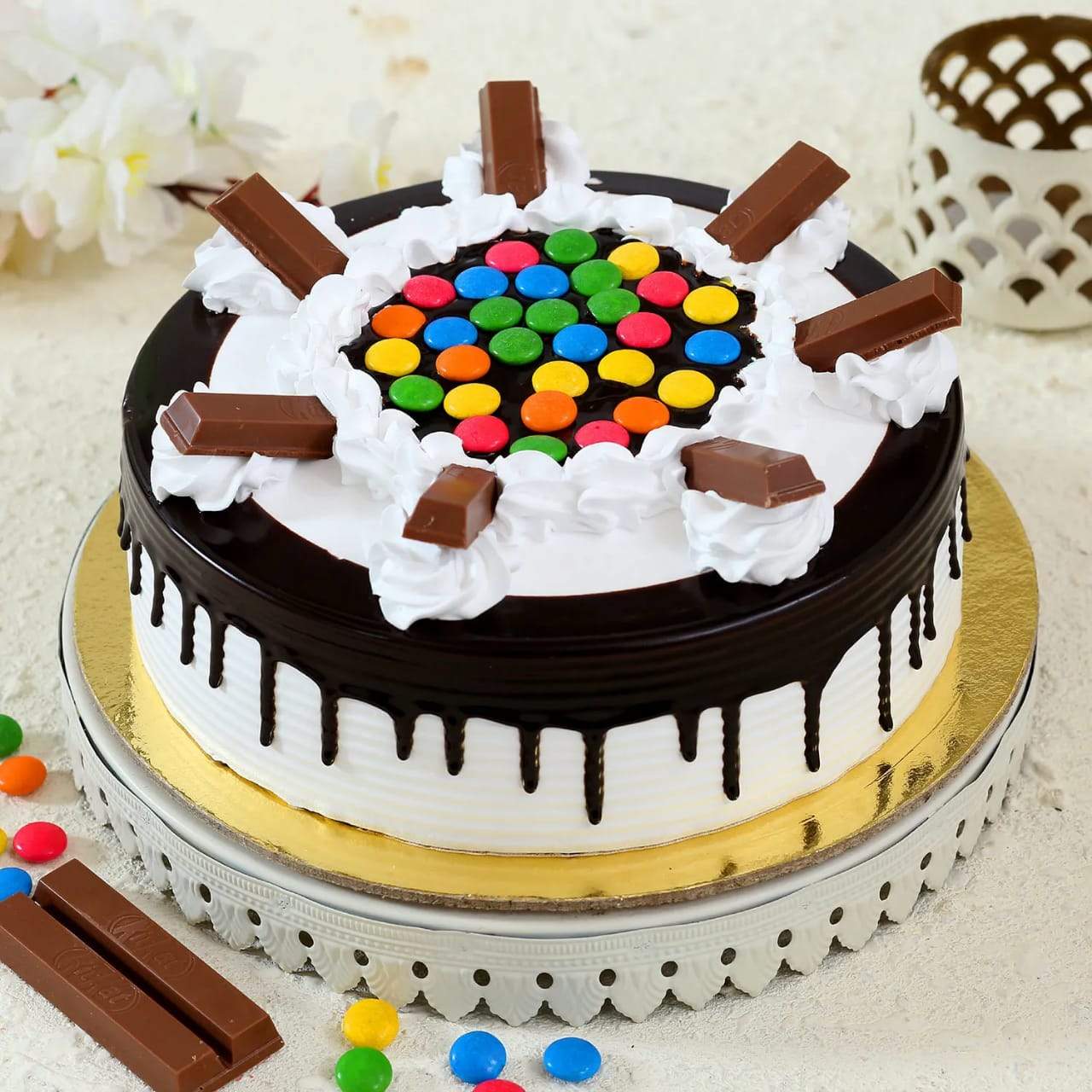 EGGLESS Gems Kitkat Cake - Cake Connection| Online Cake | Fruits | Flowers  and gifts delivery